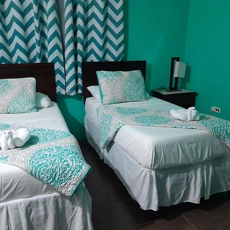 Bailey'S Bed And Breakfast Runaway Bay Esterno foto