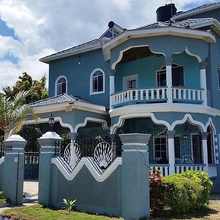 Bailey'S Bed And Breakfast Runaway Bay Esterno foto