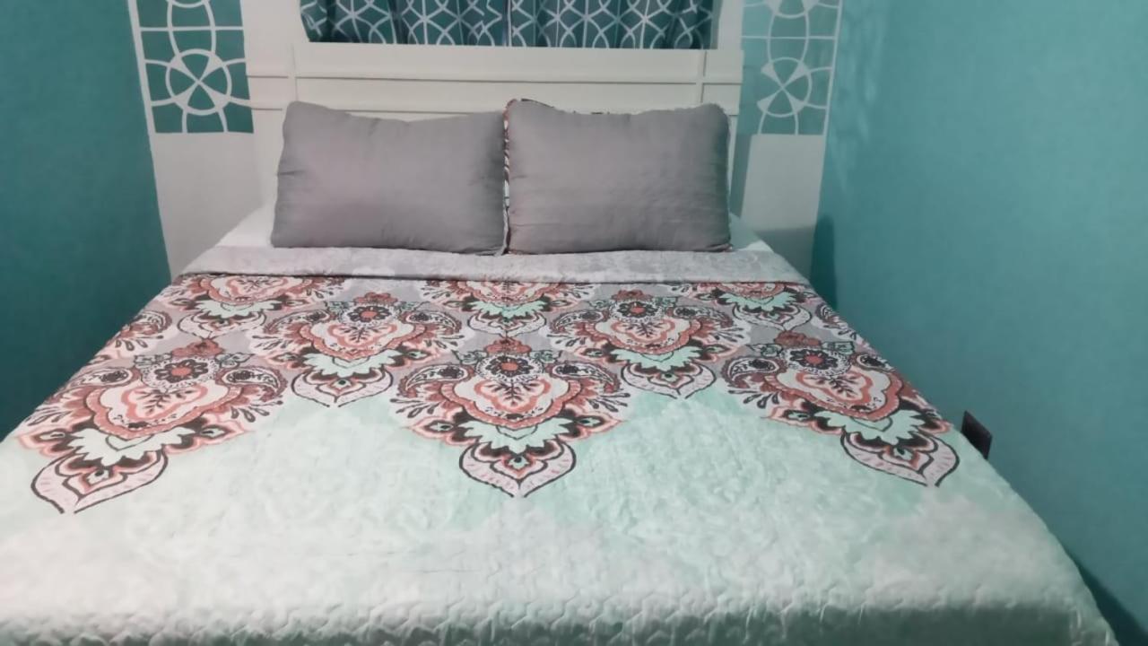 Bailey'S Bed And Breakfast Runaway Bay Esterno foto