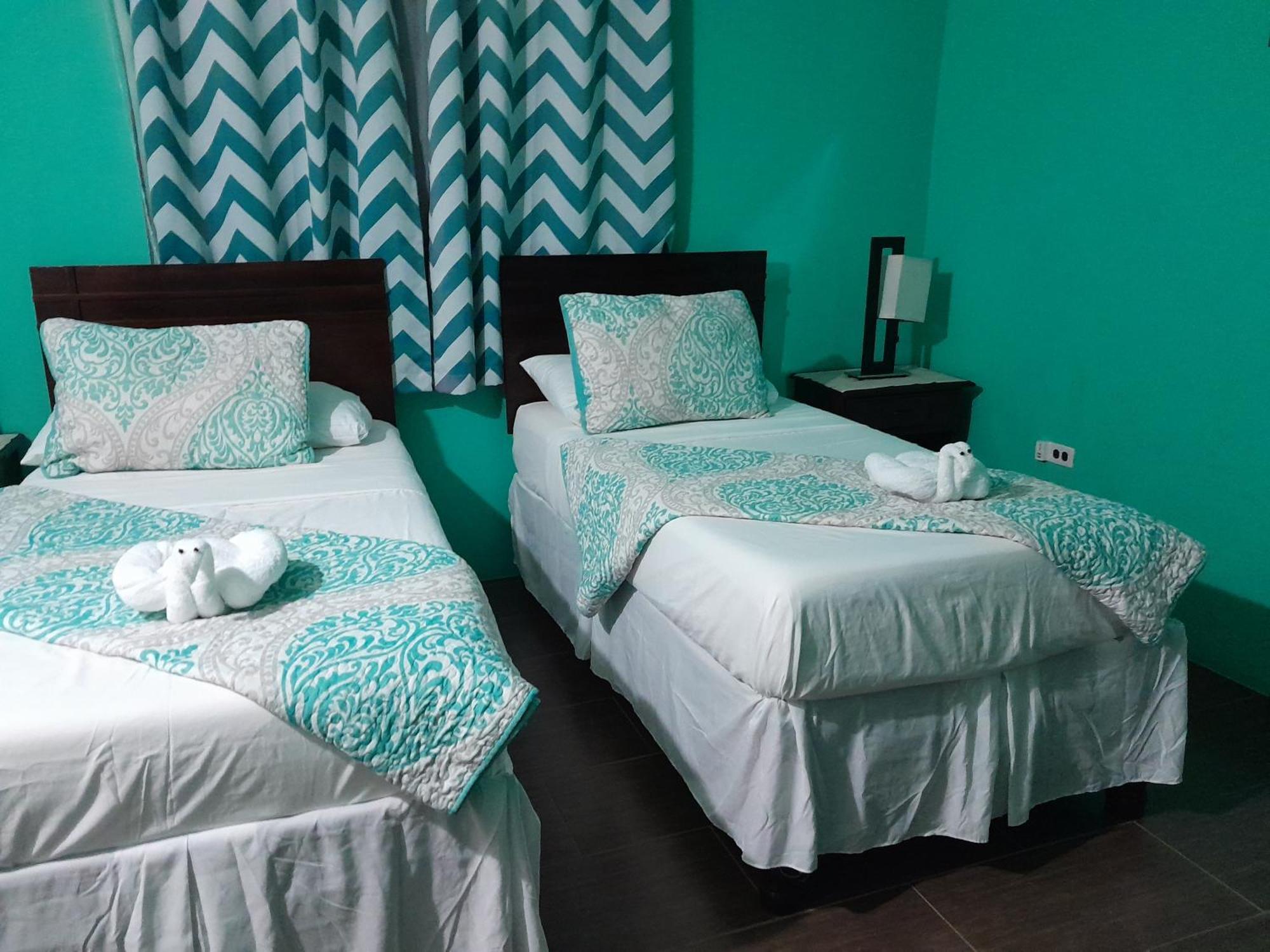 Bailey'S Bed And Breakfast Runaway Bay Esterno foto