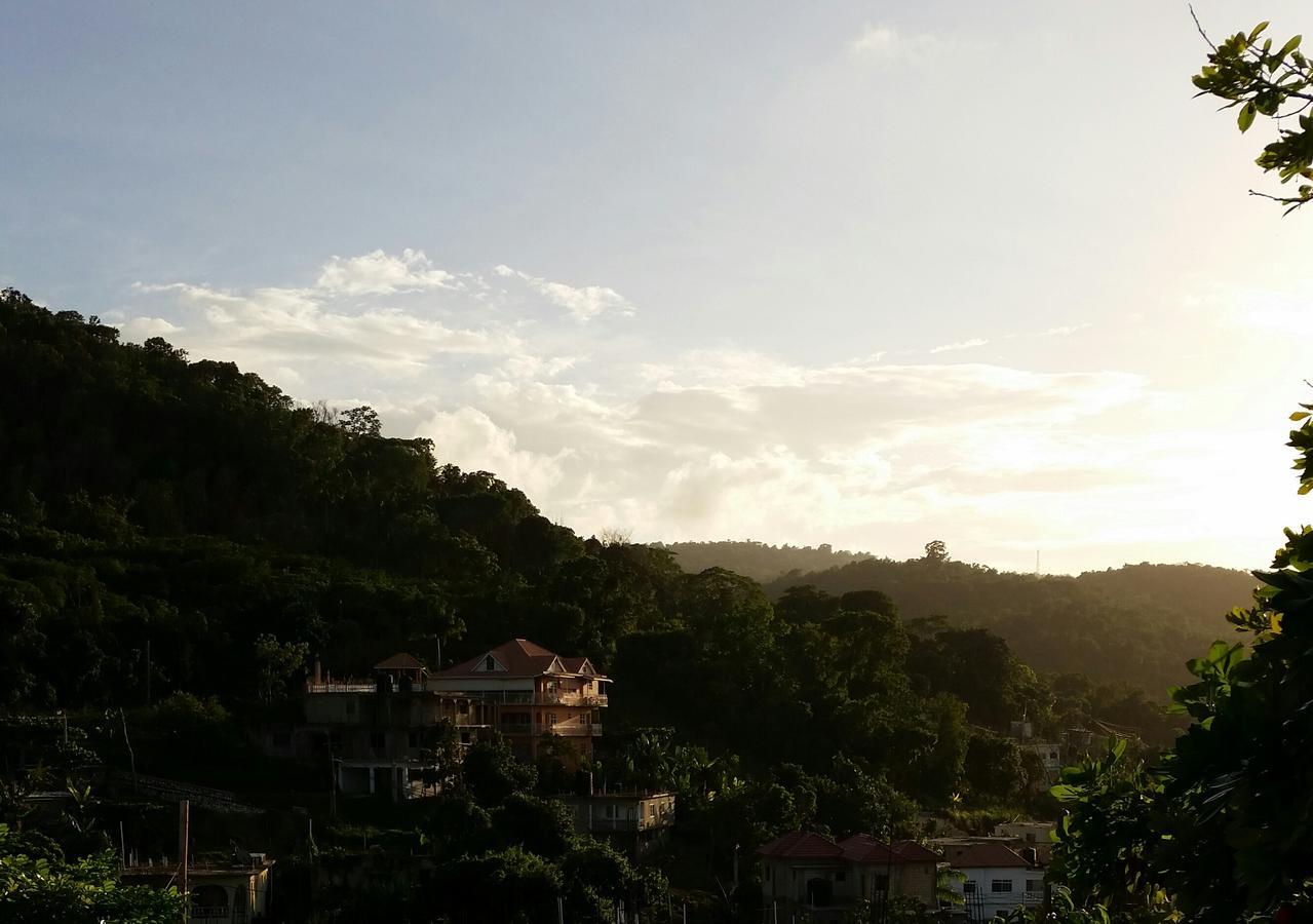 Bailey'S Bed And Breakfast Runaway Bay Esterno foto