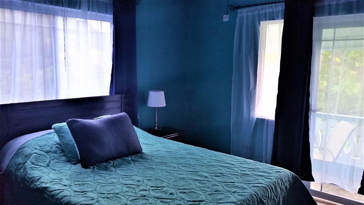 Bailey'S Bed And Breakfast Runaway Bay Esterno foto