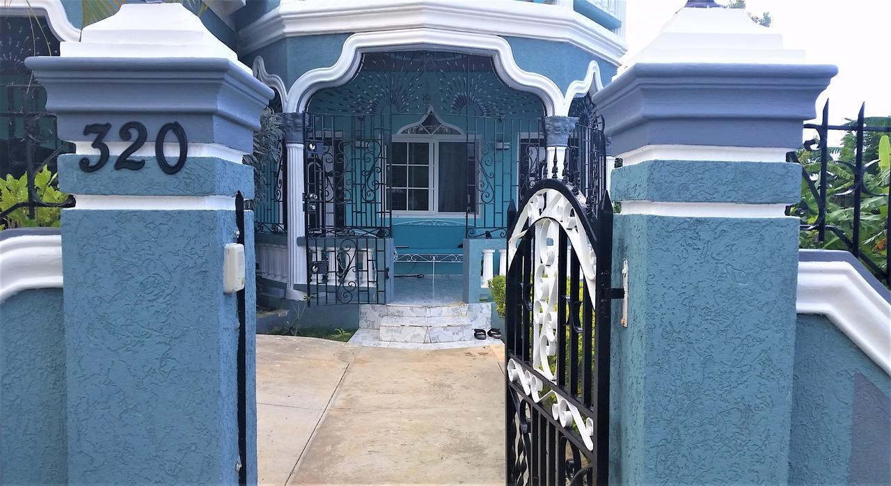 Bailey'S Bed And Breakfast Runaway Bay Esterno foto