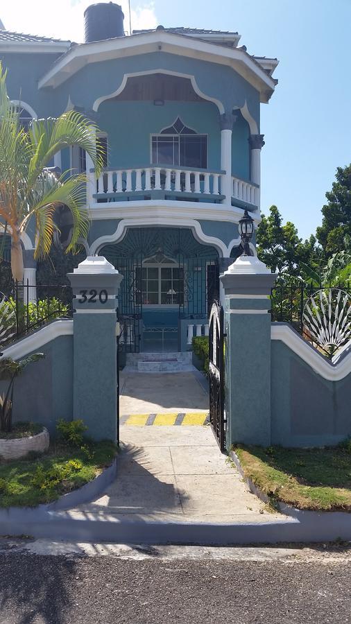 Bailey'S Bed And Breakfast Runaway Bay Esterno foto