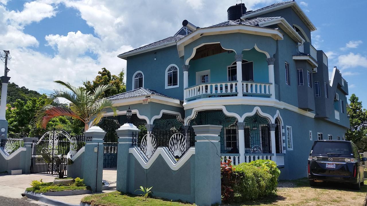 Bailey'S Bed And Breakfast Runaway Bay Esterno foto
