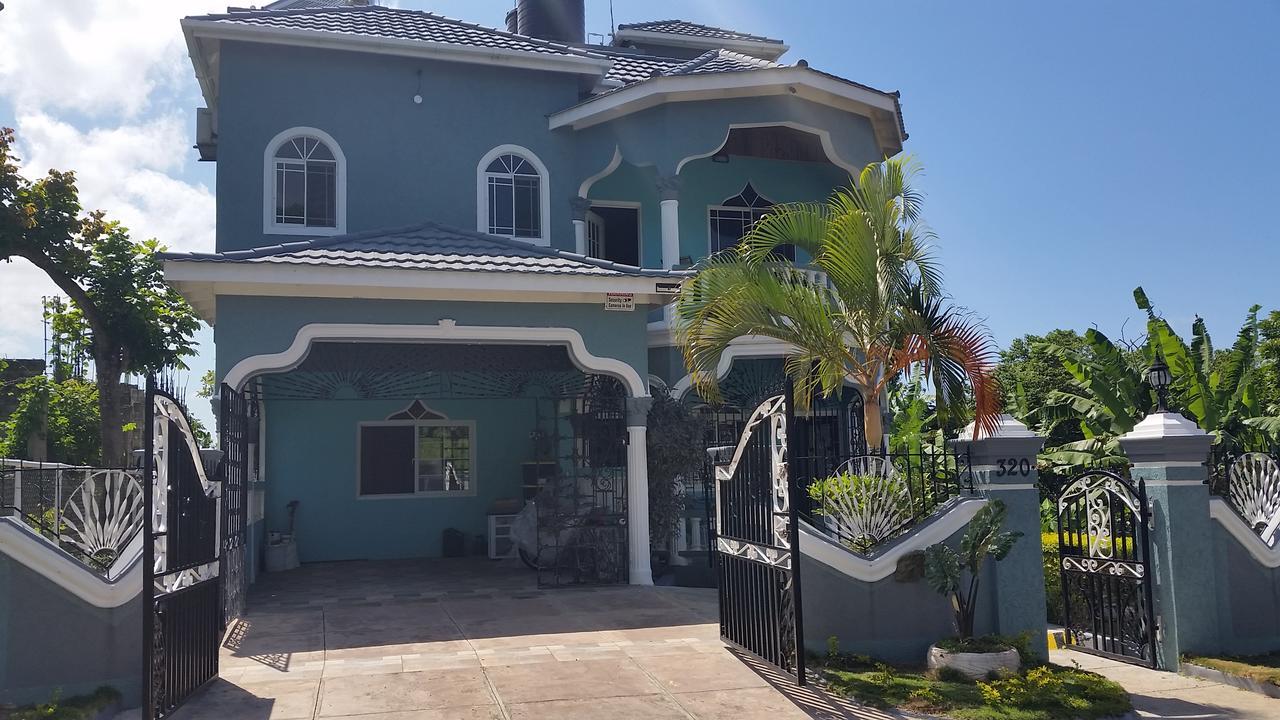 Bailey'S Bed And Breakfast Runaway Bay Esterno foto