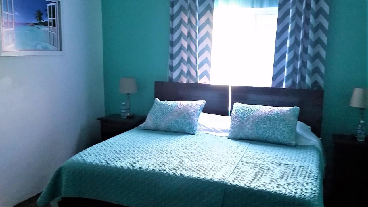 Bailey'S Bed And Breakfast Runaway Bay Esterno foto