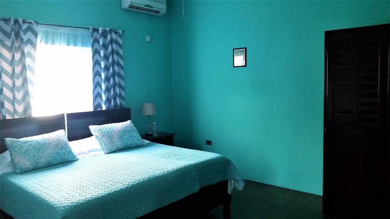 Bailey'S Bed And Breakfast Runaway Bay Esterno foto